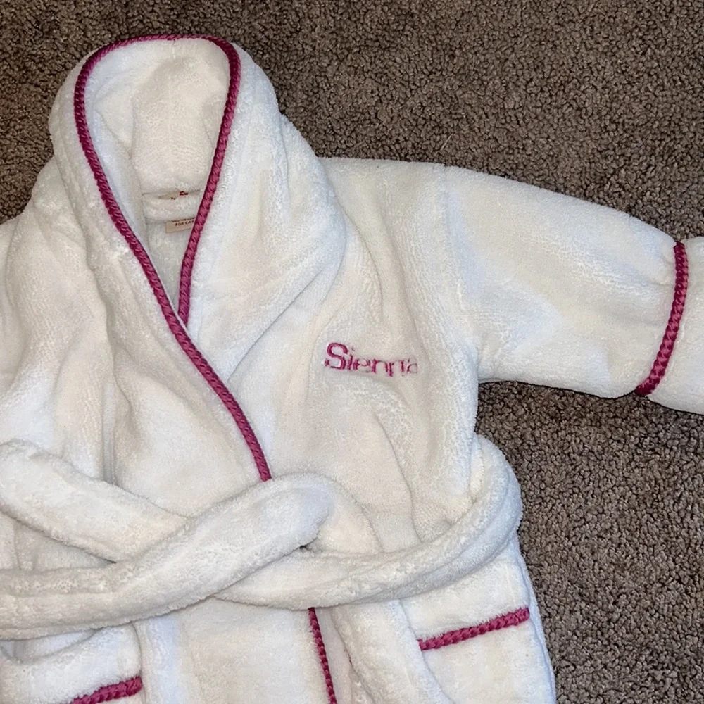 “Sienna” Red envelope plush embroidered baby robe size 12/18m